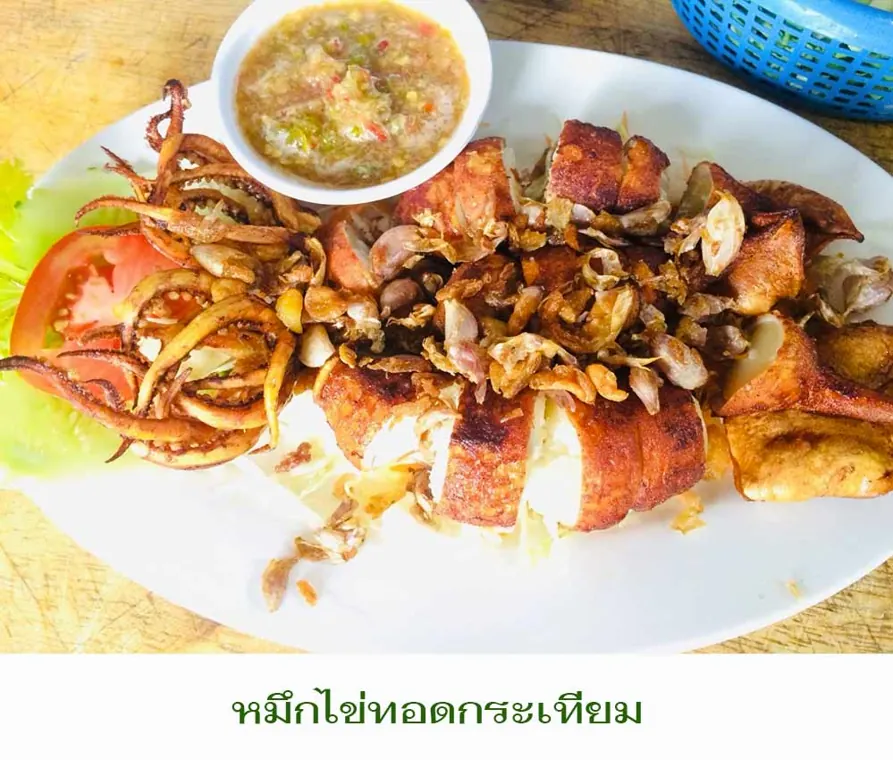 Кальмар с икрой, жаренный с чесноком - Гриль и жареное menu photo at Somtum Baan Suan Pattaya